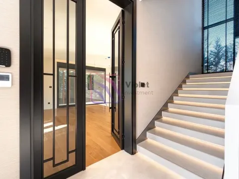 Rent, house, 262m², Gornja Gorica, Podgorica - image 10