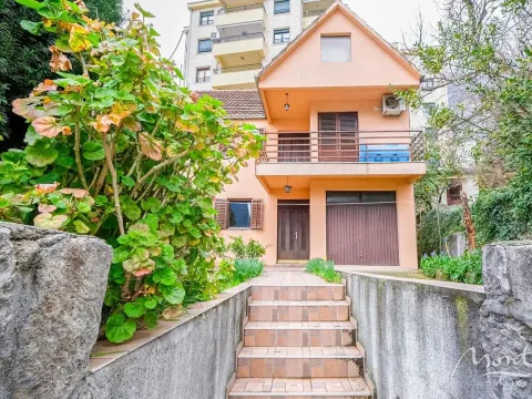 Sale, house, 250m², Dobrota, Kotor - image 18