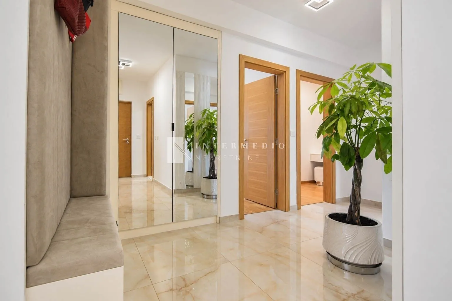 Prodaja, dvosoban stan, 120m², Baošići, Herceg Novi