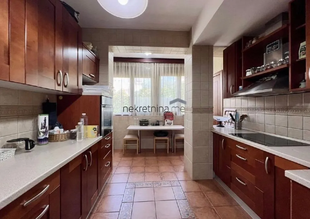 Prodaja, kuća, 200m², Gorica C, Podgorica