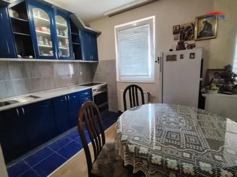 Prodaja, trosoban stan, 81m², Grbavica, Novi Sad Sve Podlokacije - image 1