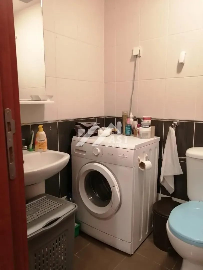 Izdavanje, dvosoban stan, 45m², Rotkvarija, Novi Sad Sve Podlokacije