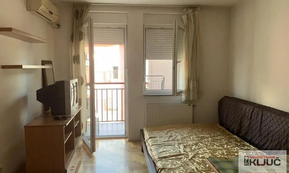 Izdavanje, garsonjera, 24m², Adamovićevo Naselje, Novi Sad Sve Podlokacije