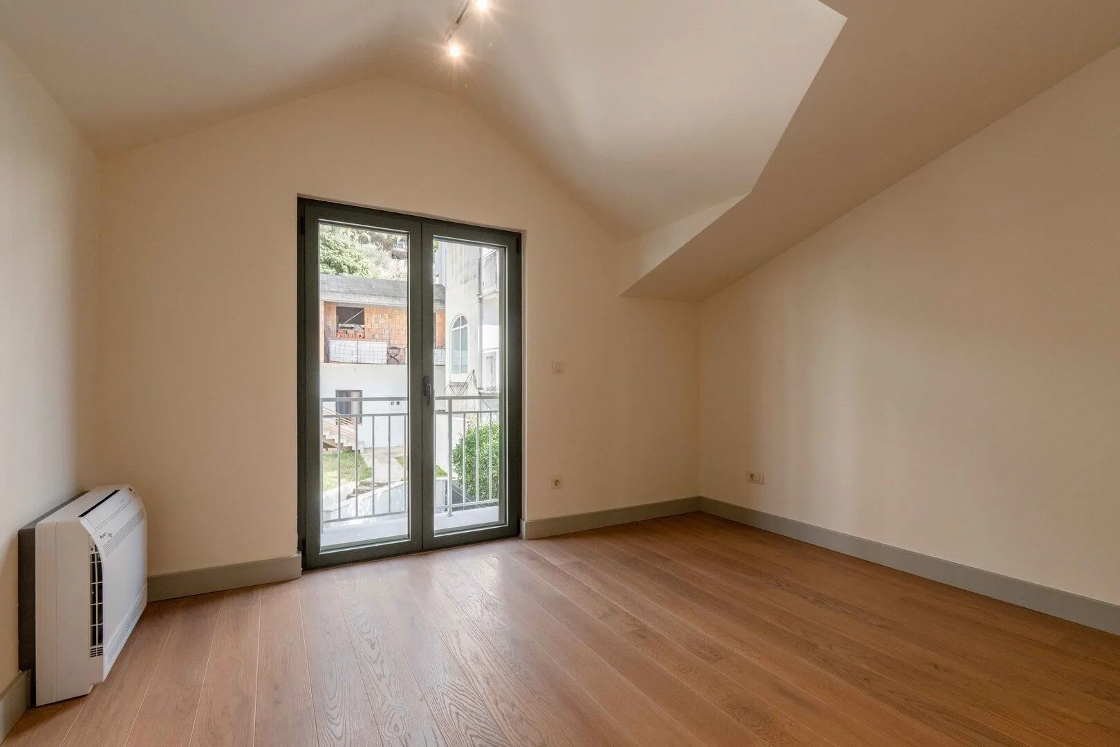 Prodaja, kuća, 204m², Podkošljun, Budva