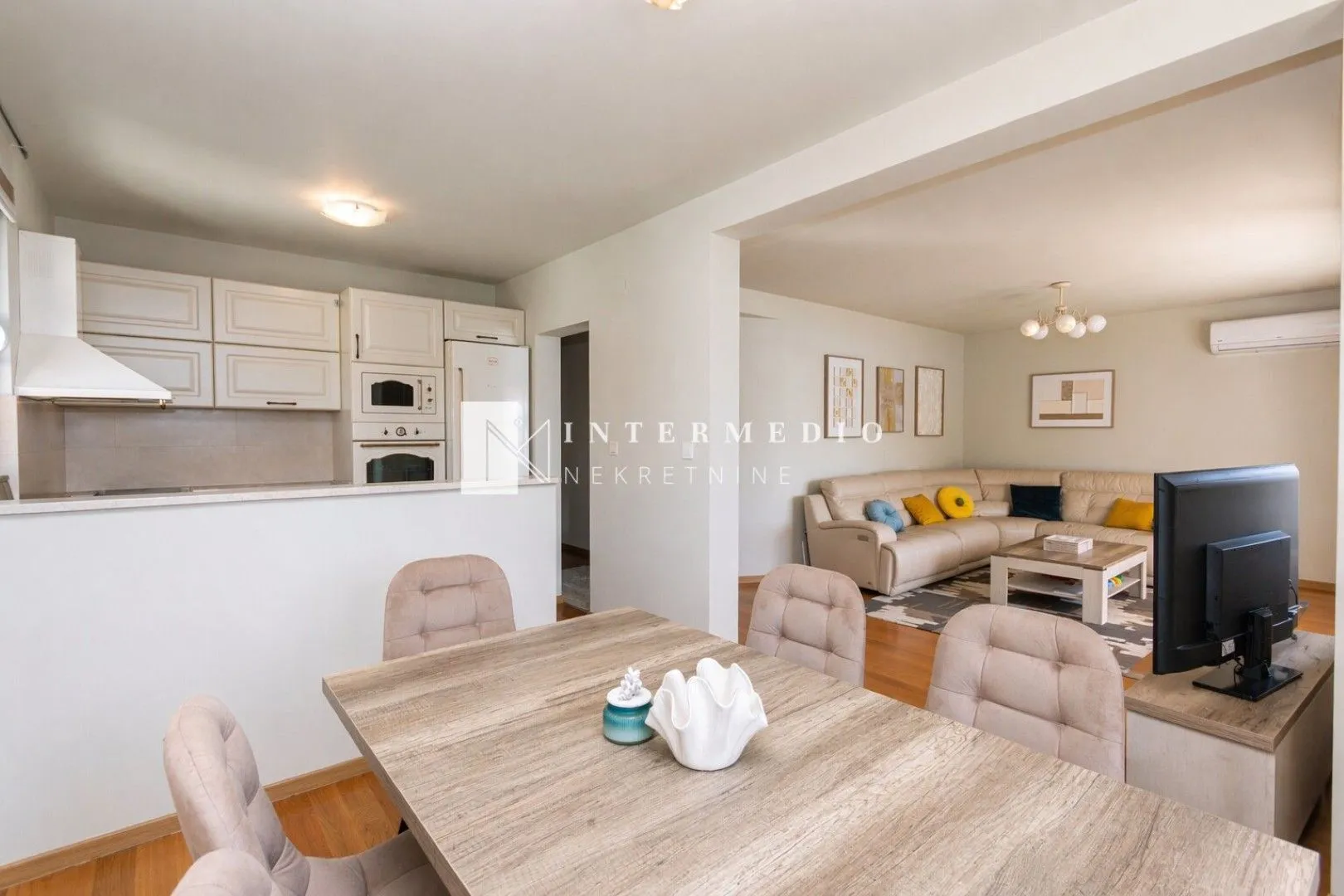 Prodaja, dvosoban stan, 91m², Đenovići, Herceg Novi