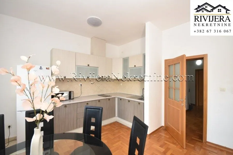 Prodaja, dvosoban stan, 68m², Đenovići, Herceg Novi