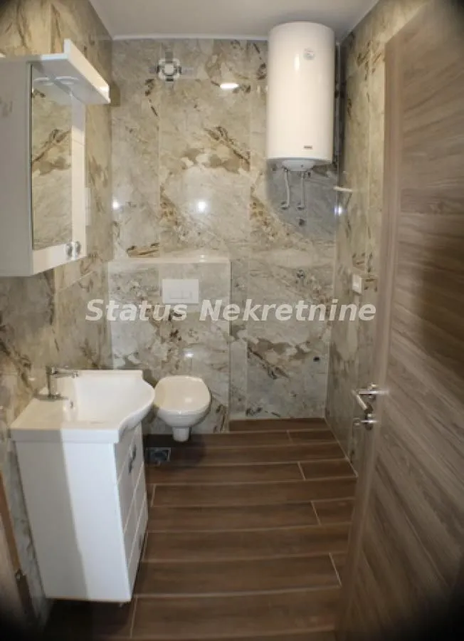 Prodaja, trosoban stan, 77m², Petrovaradin, Novi Sad