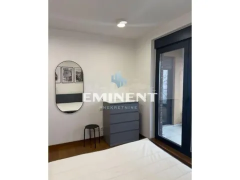 Izdavanje, četvorosoban stan, 98m², Južni Bulevar, Vračar Sve Podlokacije - image 8