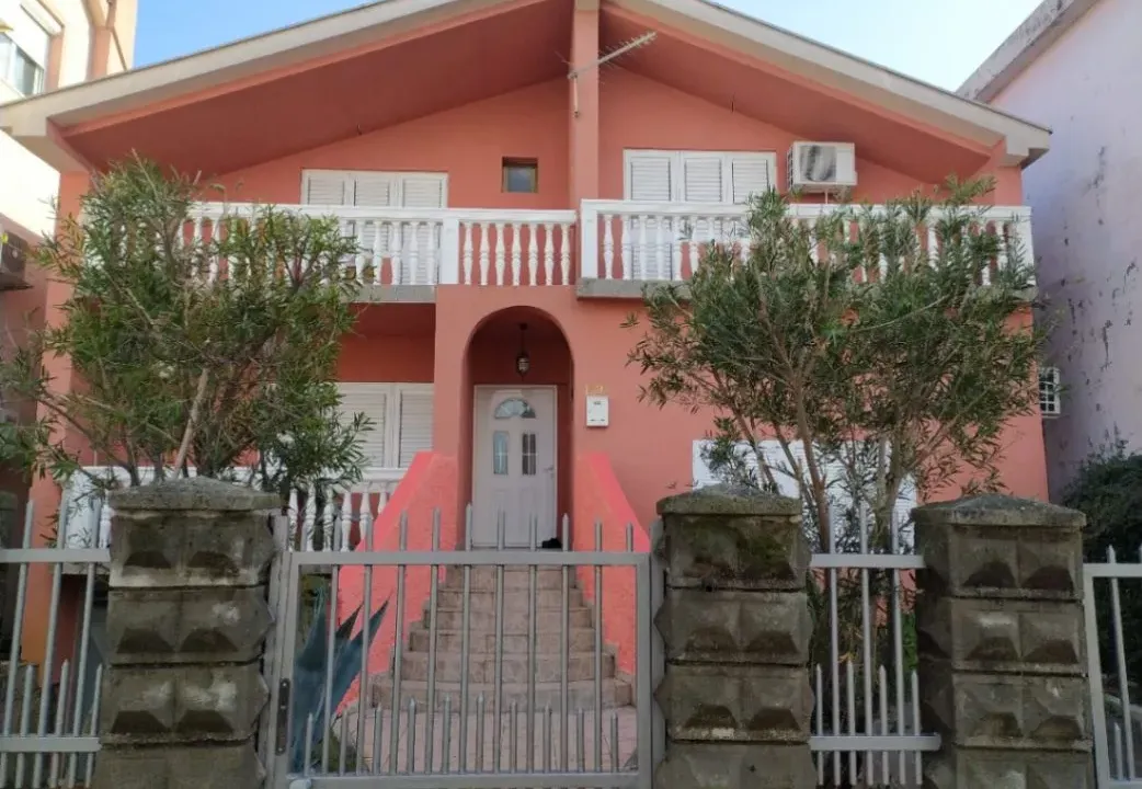 Rent, house, 200m², Stari Aerodrom, Podgorica