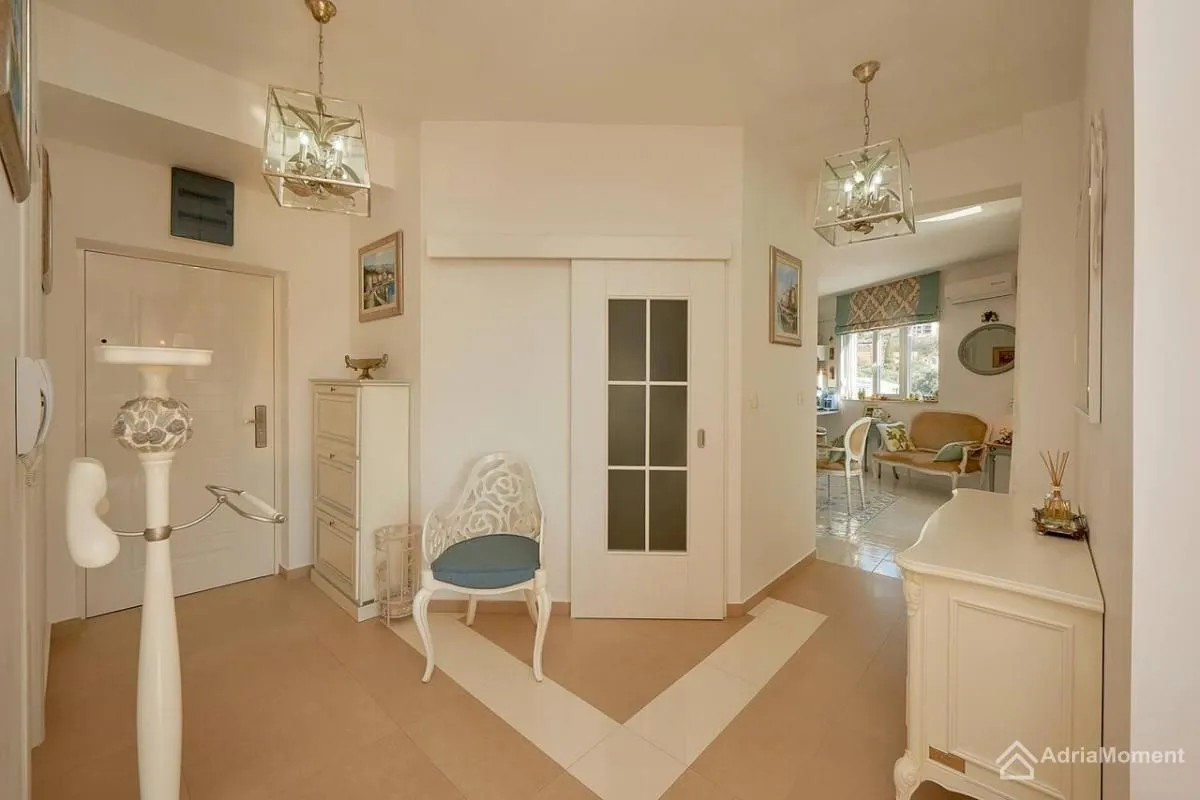 Sale, three bedroom apartment, 150m², Bečići, Budva