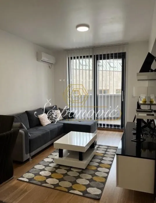 Izdavanje, dvosoban stan, 56m², Centar, Novi Sad