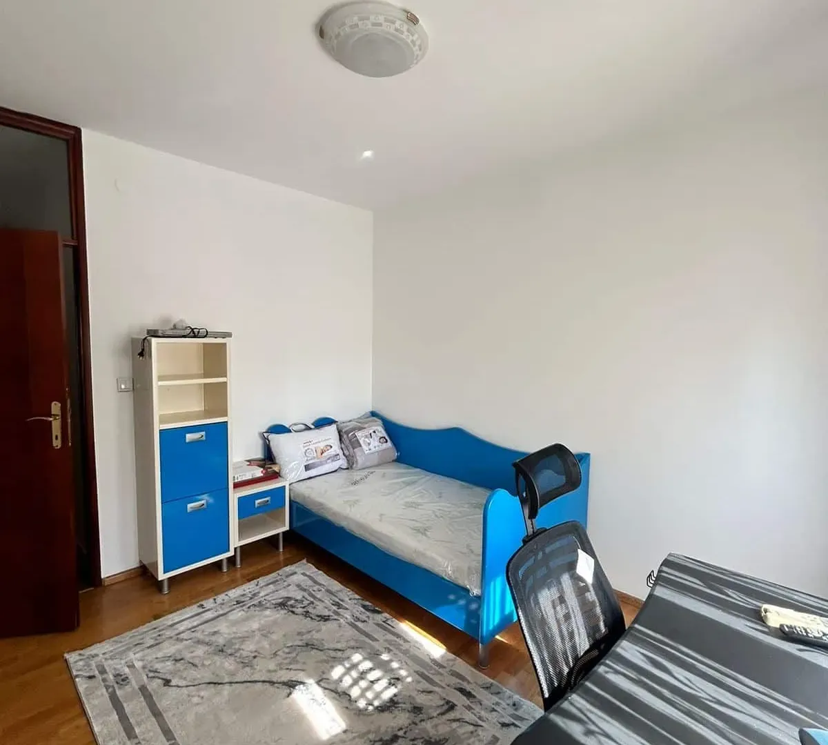 Izdavanje, trosoban stan, 120m², Ljubović, Podgorica