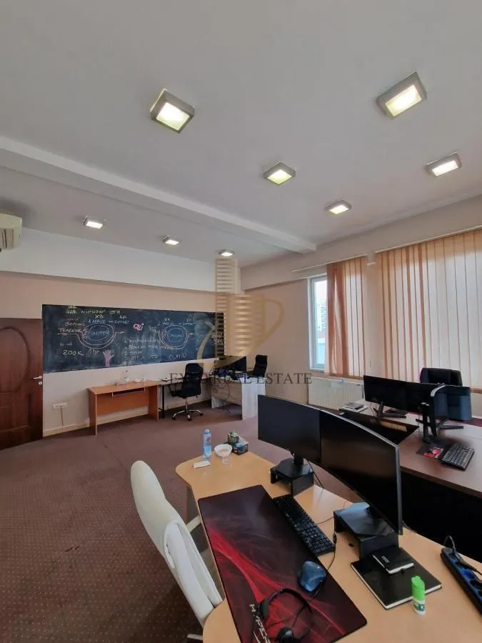 Rent, office space, 690m², Novo naselje, Novi Sad