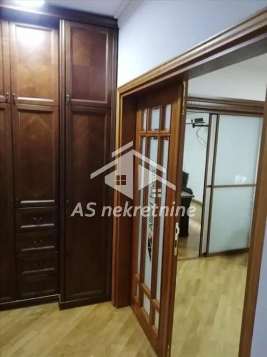 Rent, four bedroom apartment, 130m², Slavija, Vračar Sve Podlokacije