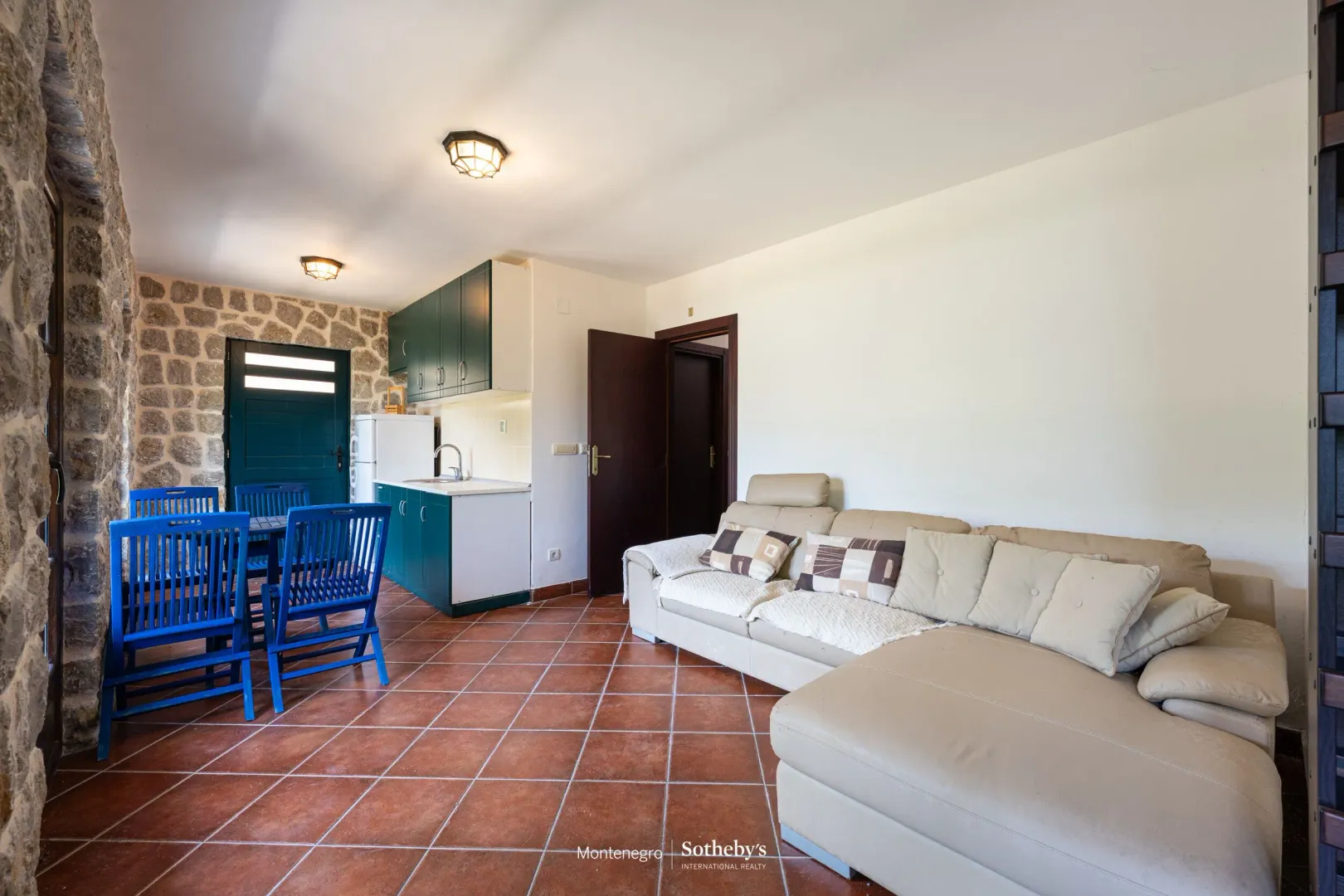Sale, house, 235m², Kostanjica, Kotor