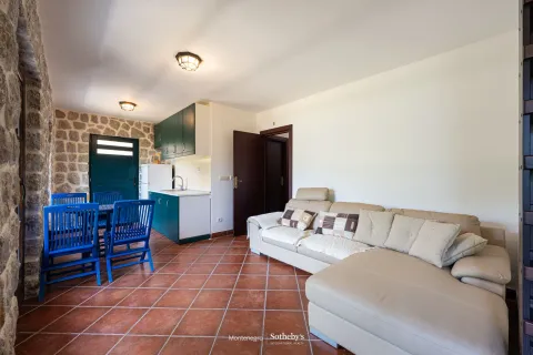 Sale, house, 235m², Kostanjica, Kotor - image 135