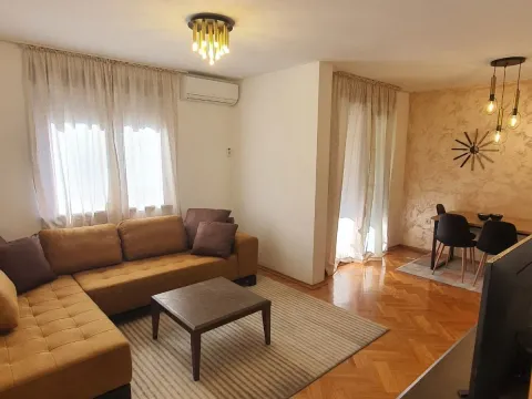 Izdavanje, jednosoban stan, 55m², Dalmatinska ulica, Podgorica - image 2