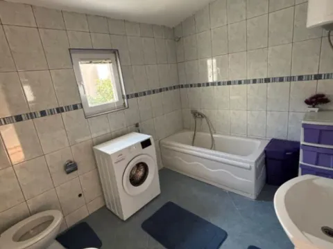 Izdavanje, kuća, 85m², Šušanj, Bar - image 5