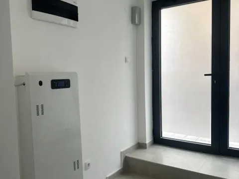 Rent, office space, 93m², Medijana, Niš - image 14