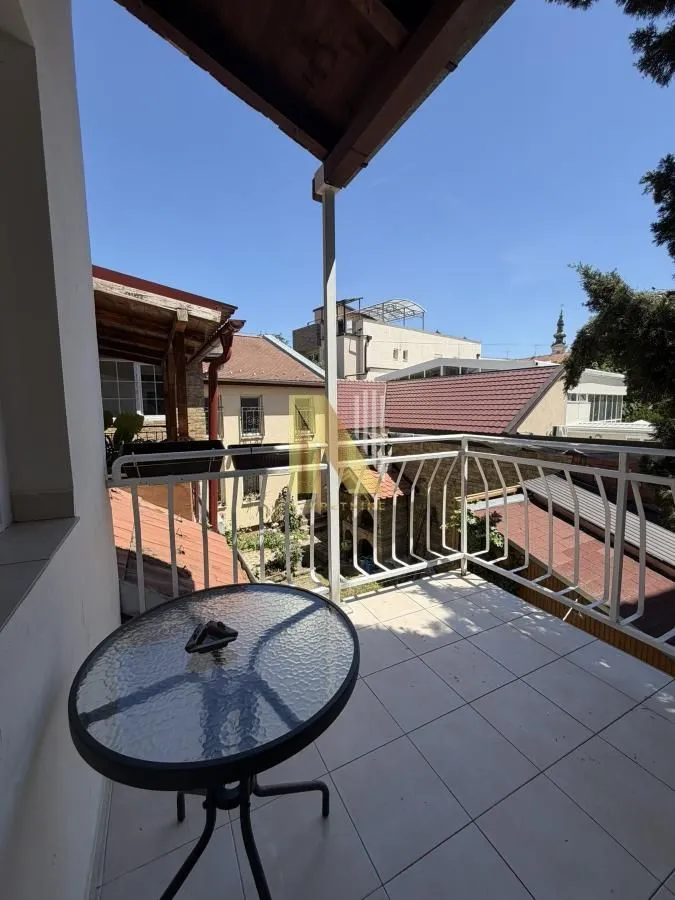 Izdavanje, trosoban stan, 57m², Centar, Novi Sad
