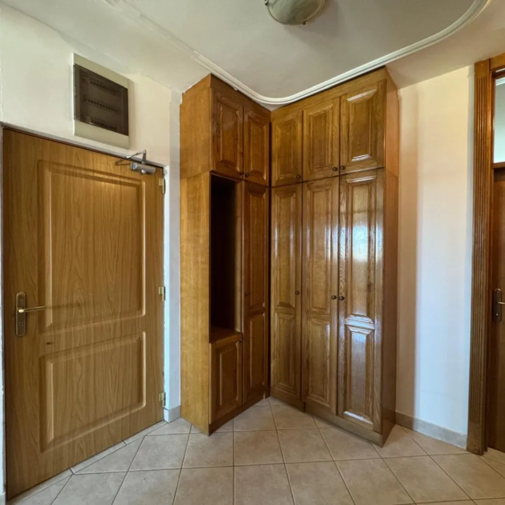 Rent, office space, 84m², Autobuska stanica, Podgorica