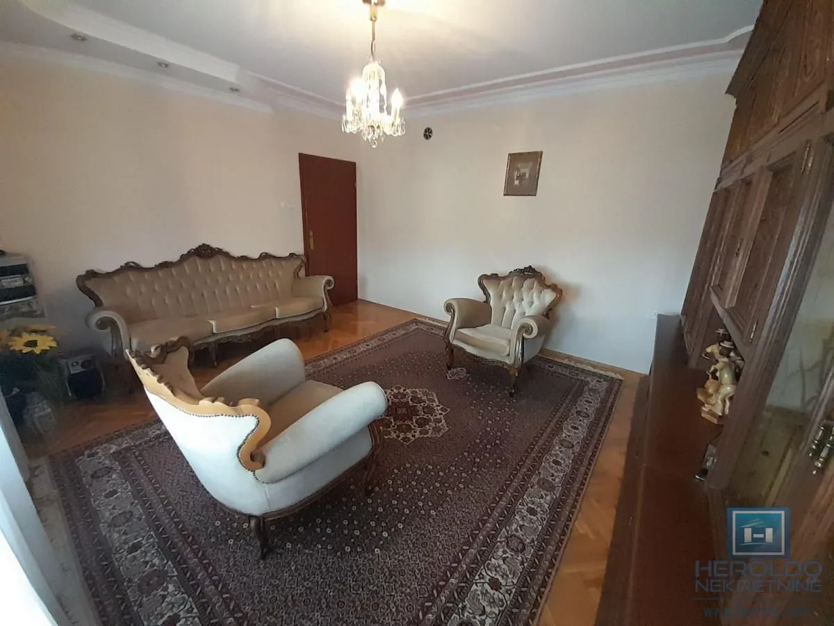 Sale, house, 180m², Centar, Ćuprija