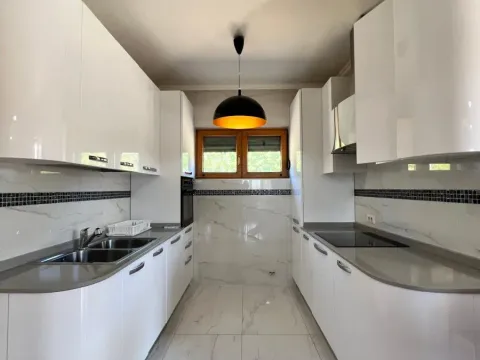 Prodaja, kuća, 200m², Rogami, Podgorica - image 8