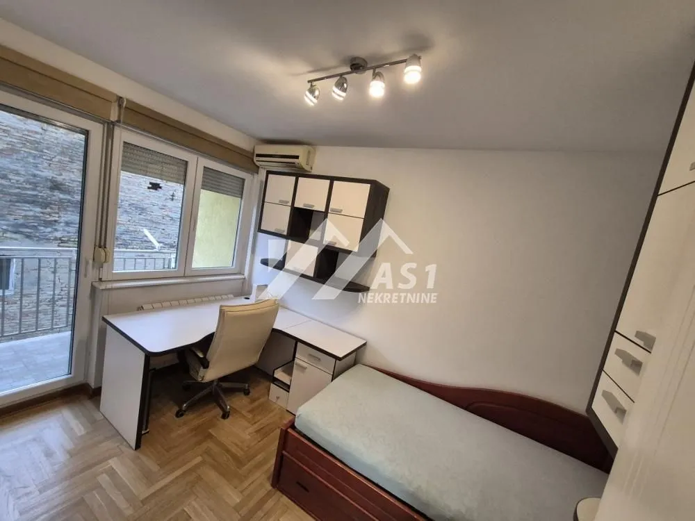 Izdavanje, četvorosoban stan, 90m², Rotkvarija, Novi Sad Sve Podlokacije