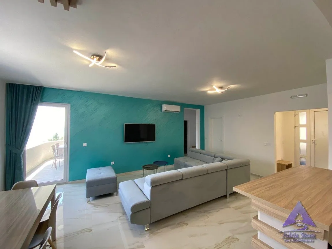 Rent, three bedroom apartment, 115m², Bečići, Budva