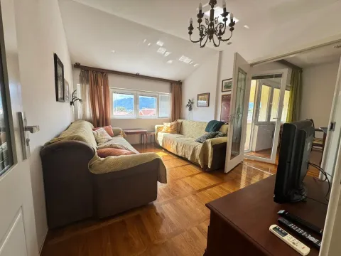 Rent, one bedroom apartment, 75m², Centar, Tivat - image 1