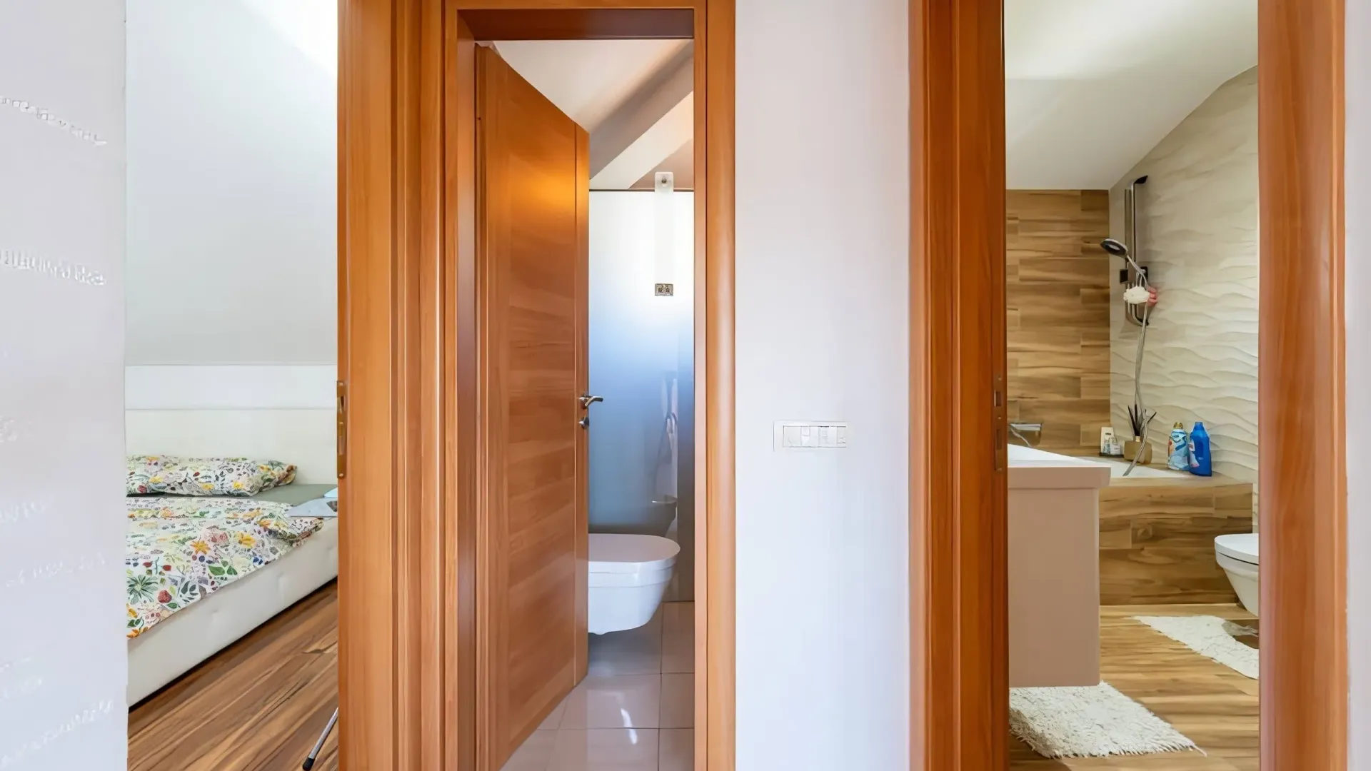 Izdavanje, trosoban stan, 130m², Kalimanj, Tivat