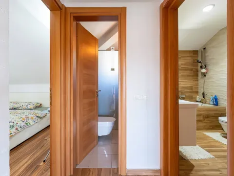 Rent, three bedroom apartment, 130m², Kalimanj, Tivat - image 12