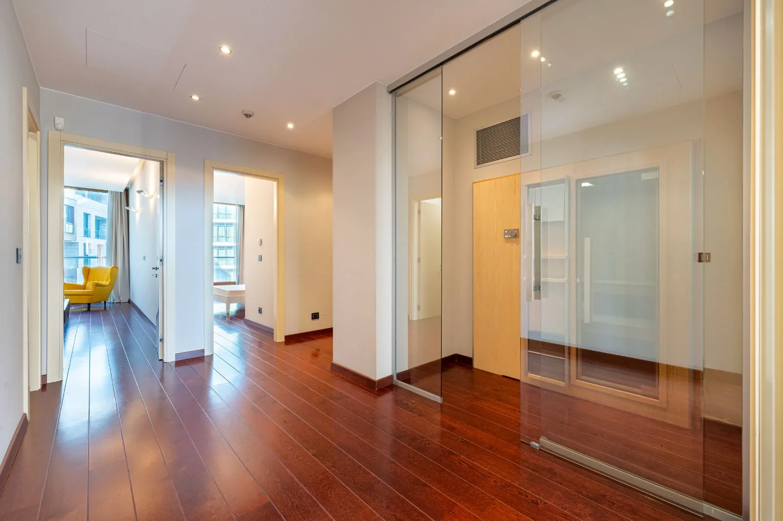 Rent, three bedroom apartment, 204m², Kod Capital Plaze, Podgorica