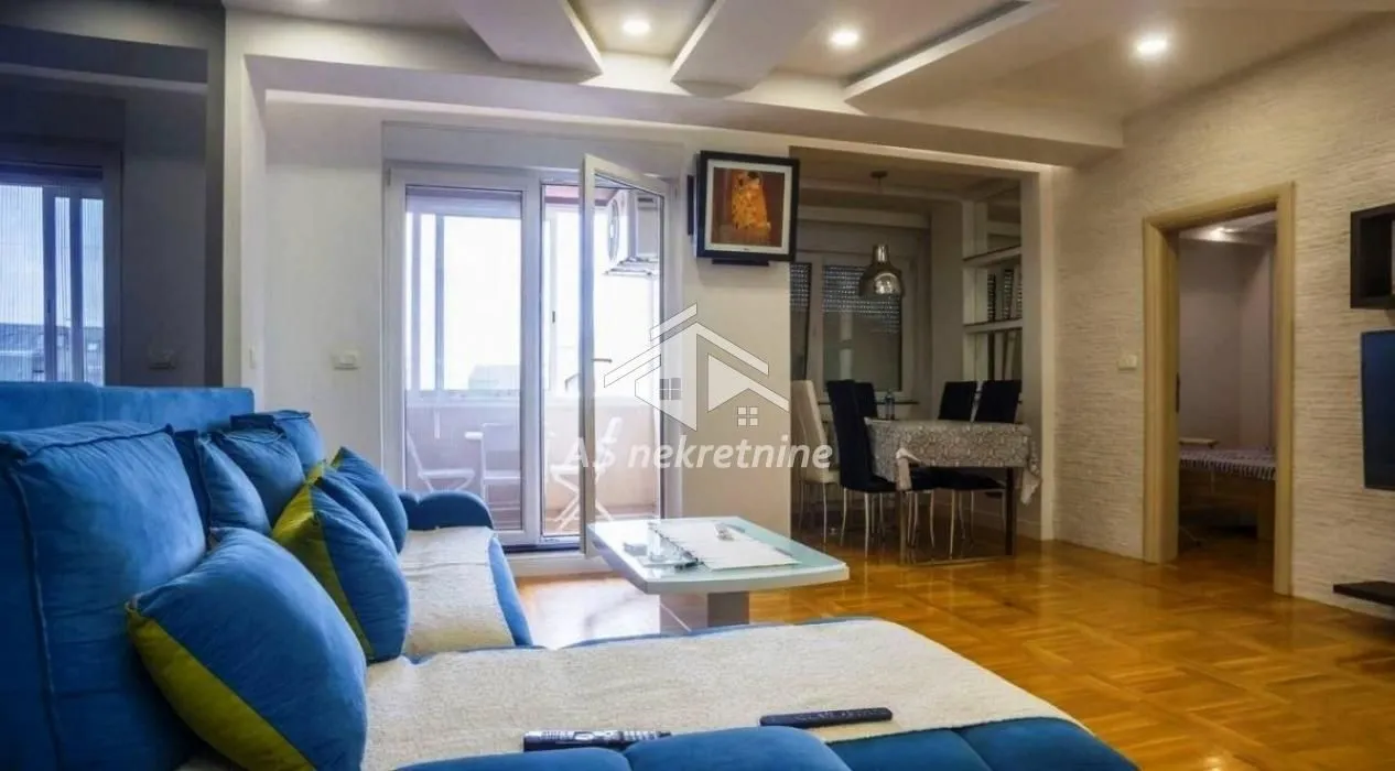 Izdavanje, trosoban stan, 82m², Filmski Grad, Beograd
