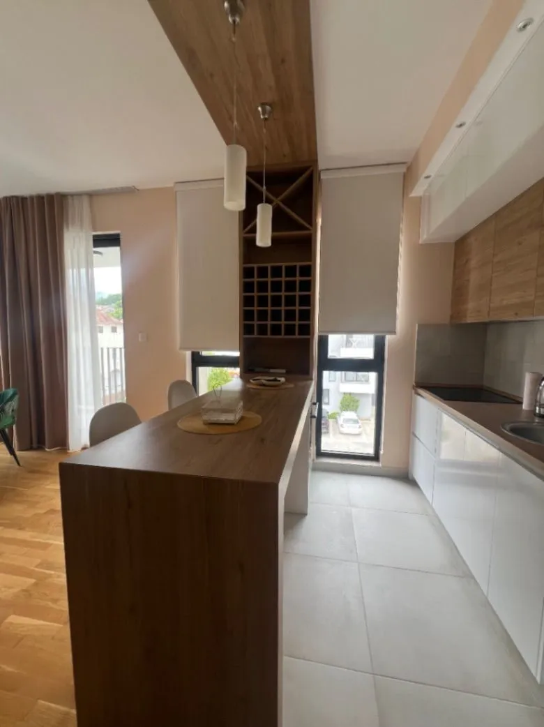 Izdavanje, dvosoban stan, 66m², Donja Lastva, Tivat