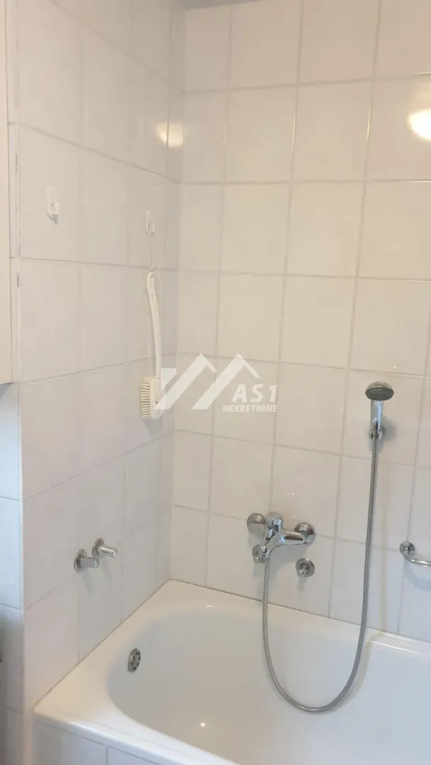 Izdavanje, trosoban stan, 90m², Nova Detelinara, Novi Sad Sve Podlokacije