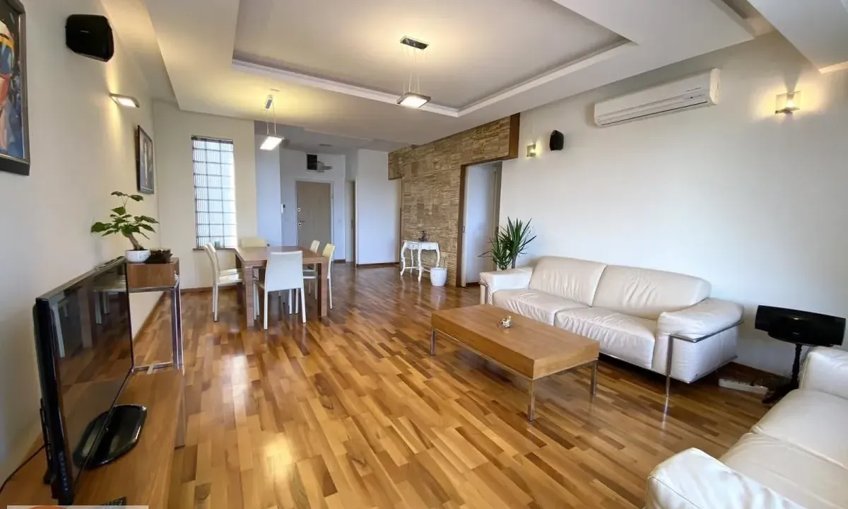 Izdavanje, trosoban stan, 122m², Stari Grad, Beograd
