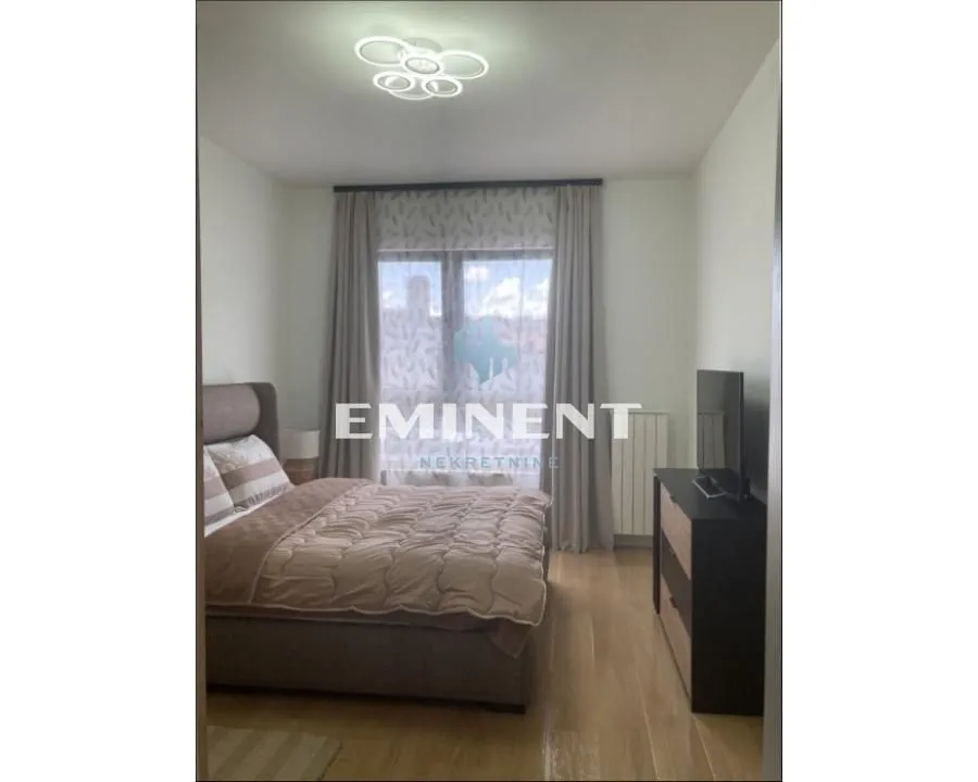 Izdavanje, trosoban stan, 75m², Savski Venac, Beograd
