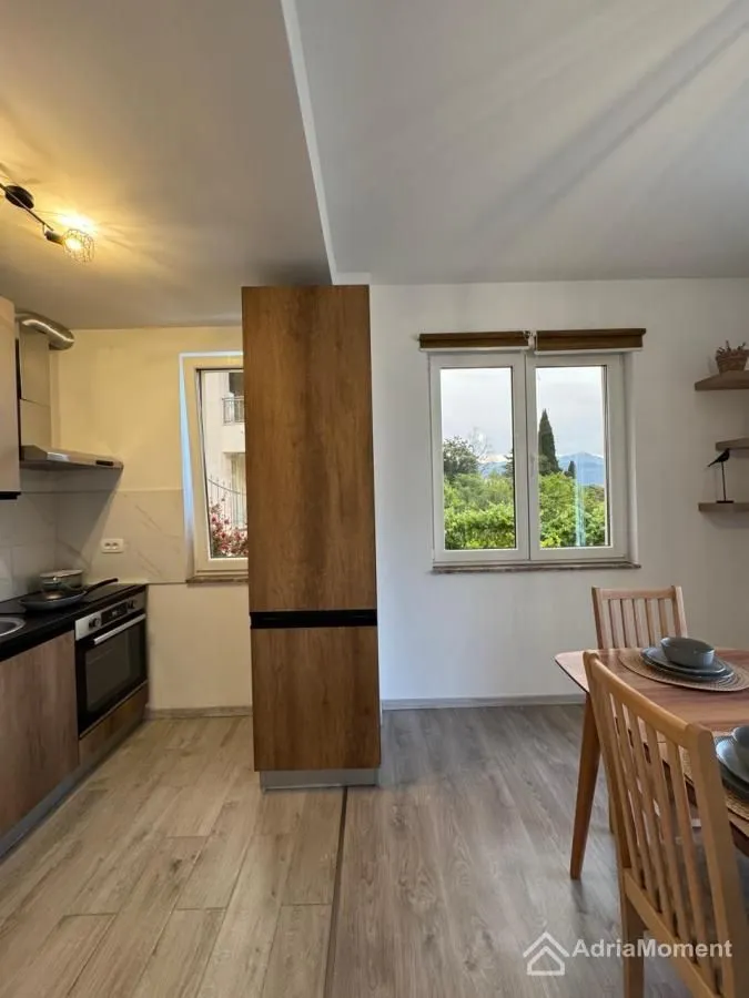 Prodaja, dvosoban stan, 85m², Đenovići, Herceg Novi