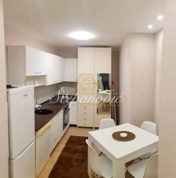 Prodaja, dvosoban stan, 39m², Žitni trg, Zrenjanin