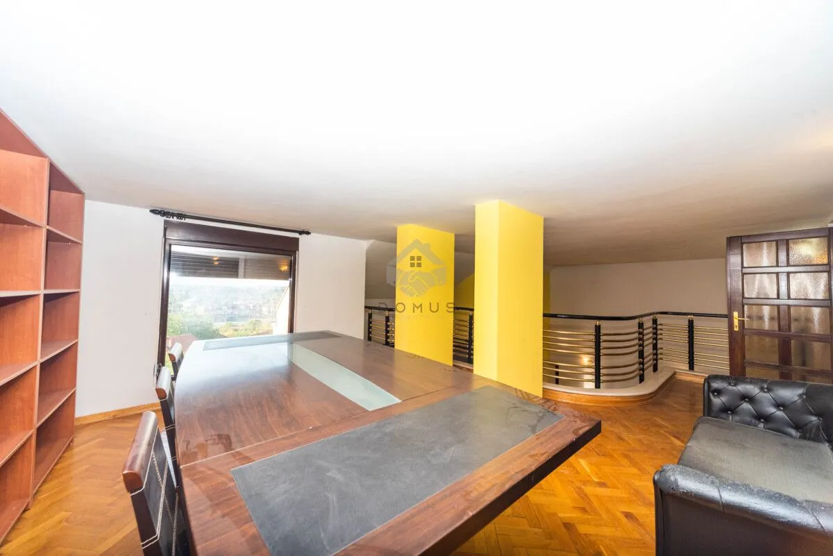 Izdavanje, kuća, 380m², Gorica C, Podgorica