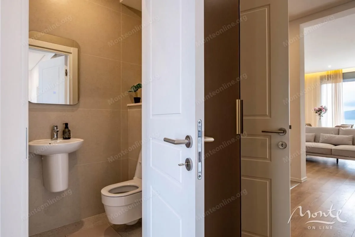 Prodaja, dvosoban stan, 76m², Tivat, Crna Gora