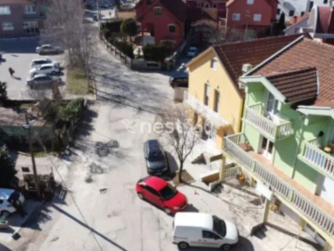 Izdavanje, poslovni prostor, 75m², Centar, Nikšić - image 2