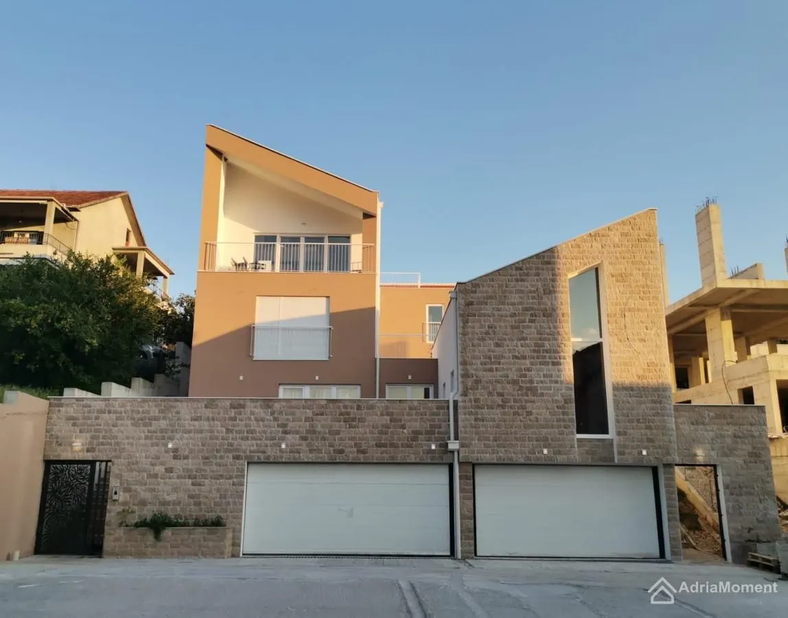 Prodaja, trosoban stan, 165m², Kalimanj, Tivat