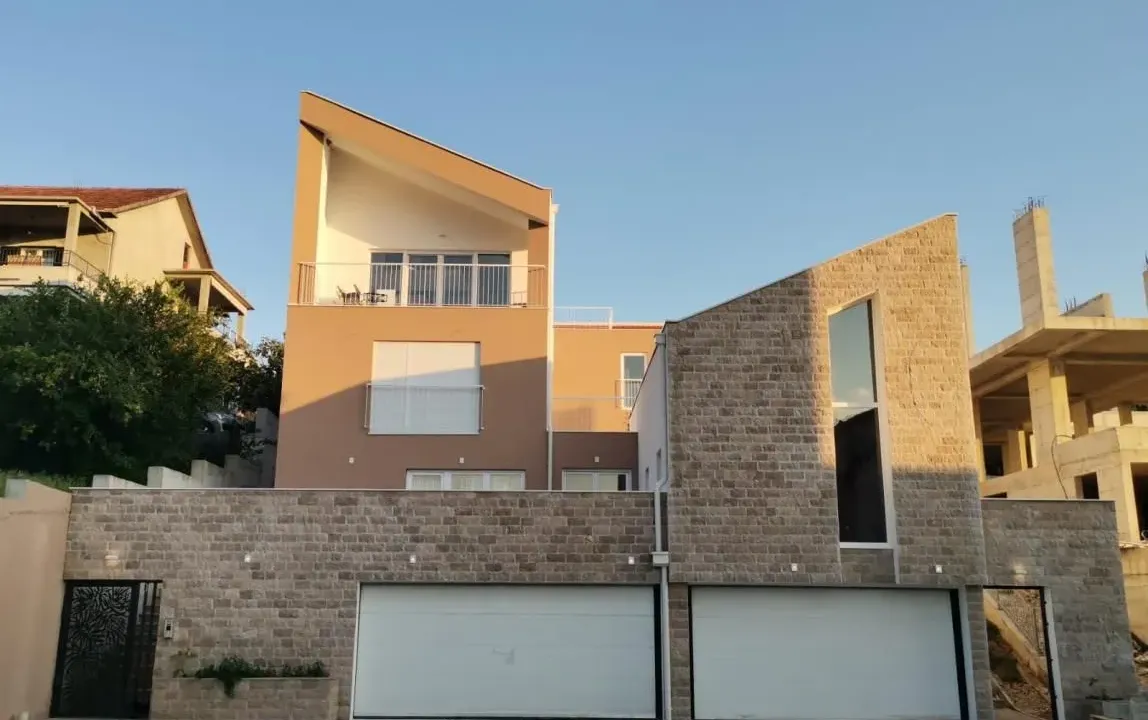 Prodaja, trosoban stan, 165m², Kalimanj, Tivat