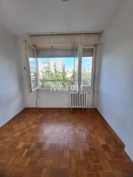 Empty room with hardwood parquet flooring and a window overlooking greenery. - image 8