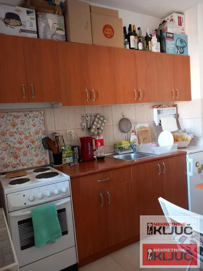 Izdavanje, garsonjera, 28m², Bulevar Oslobodjenja, Novi Sad Sve Podlokacije