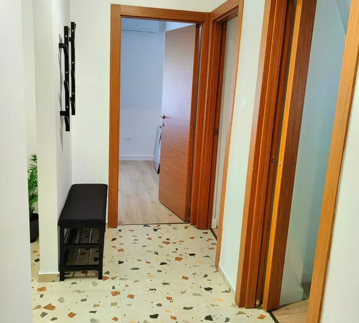 Izdavanje, dvosoban stan, 80m², Podgorica, Crna Gora