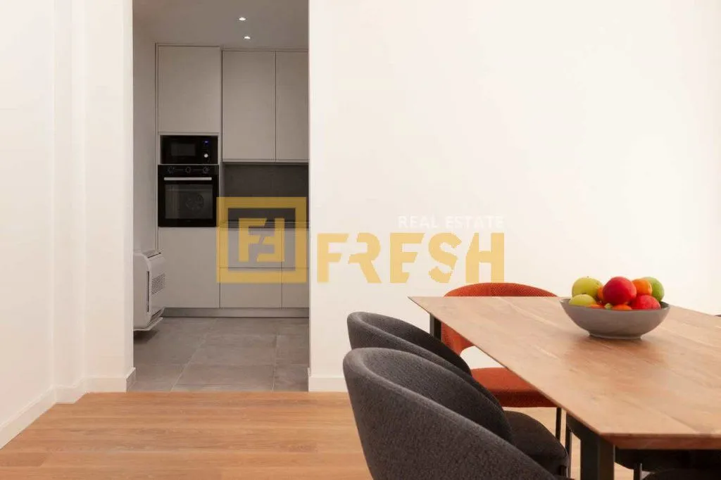 Prodaja, četvorosoban stan, 253m², Kotor, Crna Gora