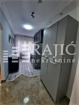 View of a modern kitchen equipped with built-in units. - image 5